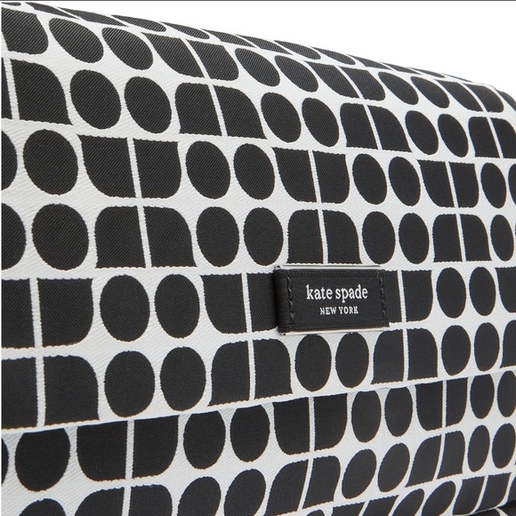 😍😍😍Kate Spade Stevie Diaper & changing pad in NOEL geometric pattern - Picture 2 of 16